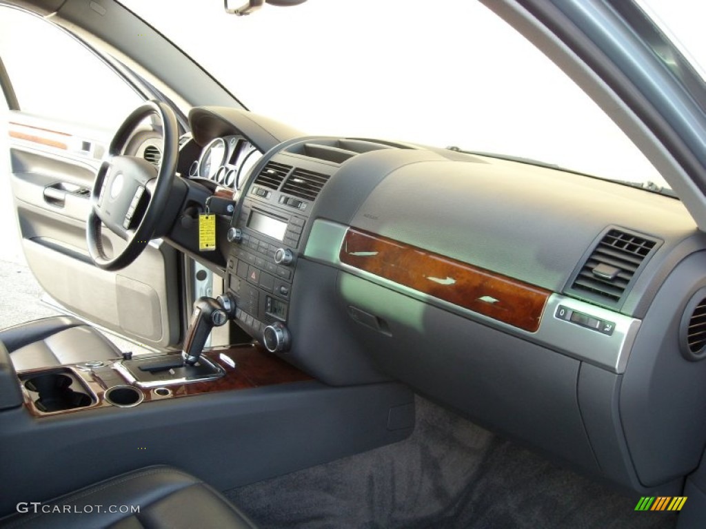 2004 Volkswagen Touareg V8 Anthracite Dashboard Photo #74406139
