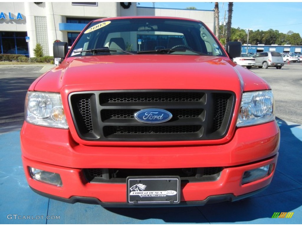 2005 F150 STX Regular Cab Flareside - Bright Red / Medium Flint Grey photo #10