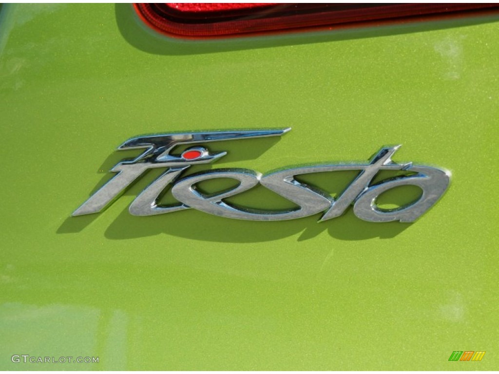 2013 Fiesta SE Sedan - Lime Squeeze / Charcoal Black photo #4