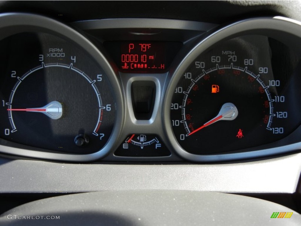 2013 Fiesta SE Sedan - Oxford White / Charcoal Black photo #8