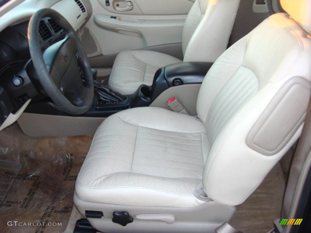 Neutral Interior 2002 Chevrolet Monte Carlo LS Photo #74408863