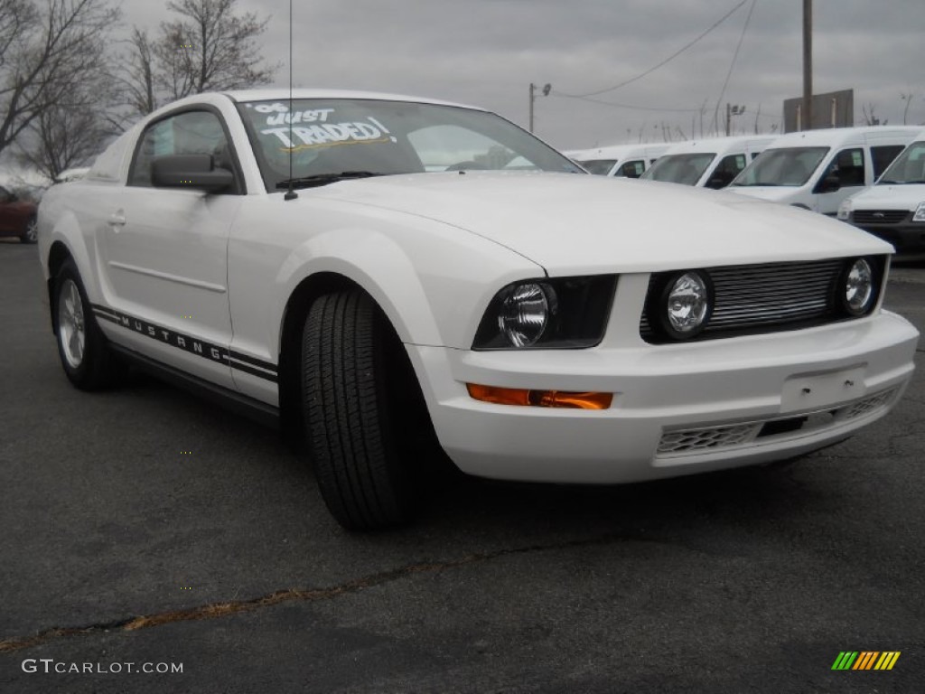 2006 Mustang V6 Deluxe Coupe - Performance White / Dark Charcoal photo #3