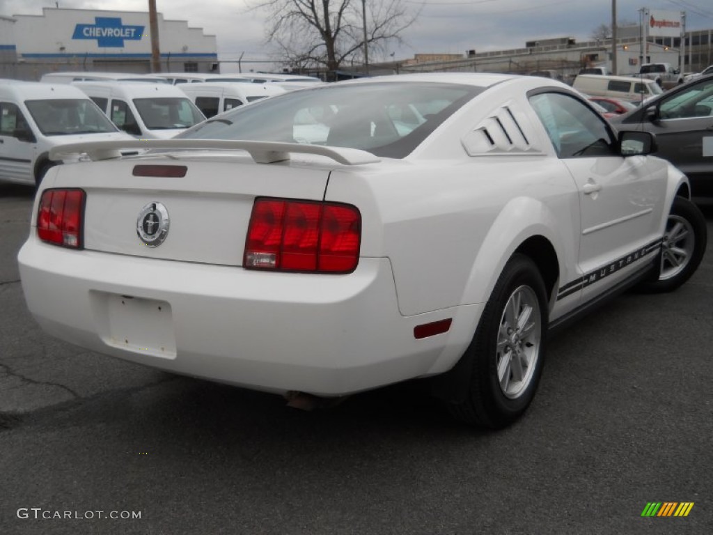 2006 Mustang V6 Deluxe Coupe - Performance White / Dark Charcoal photo #5