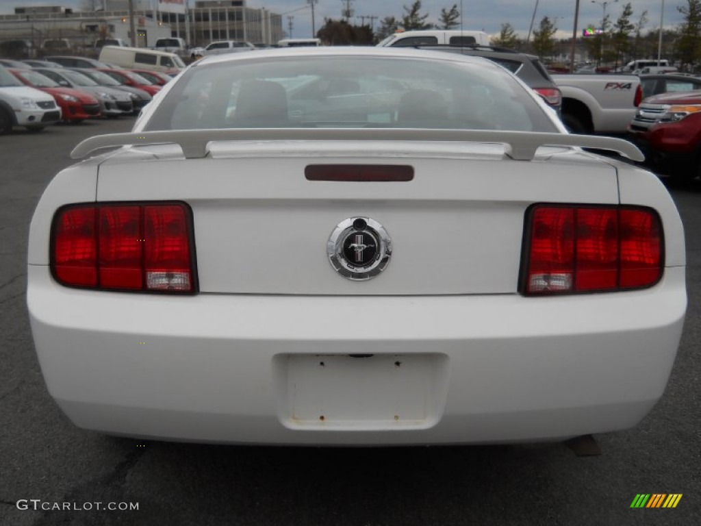 2006 Mustang V6 Deluxe Coupe - Performance White / Dark Charcoal photo #6