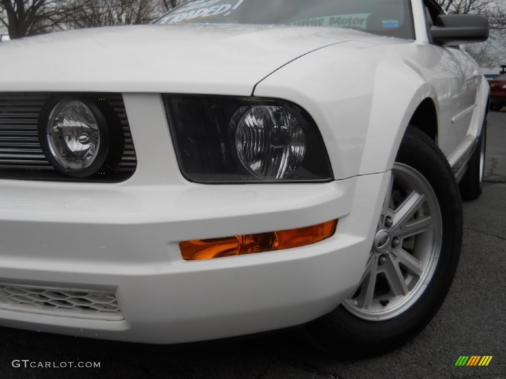 2006 Mustang V6 Deluxe Coupe - Performance White / Dark Charcoal photo #7