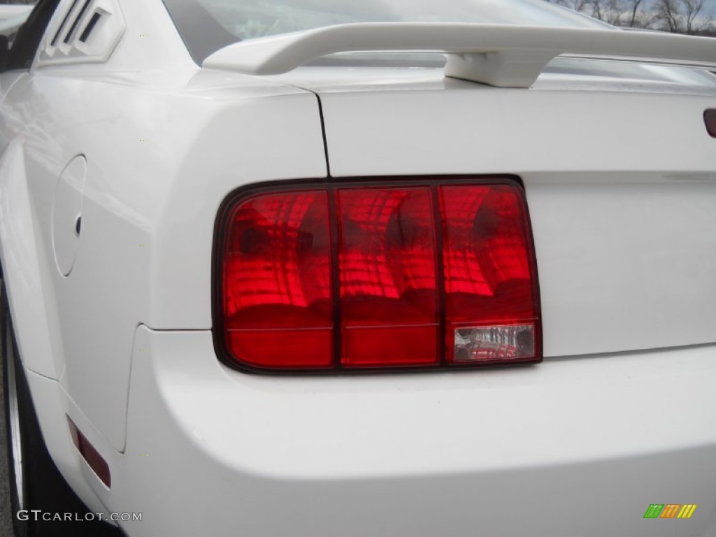 2006 Mustang V6 Deluxe Coupe - Performance White / Dark Charcoal photo #8