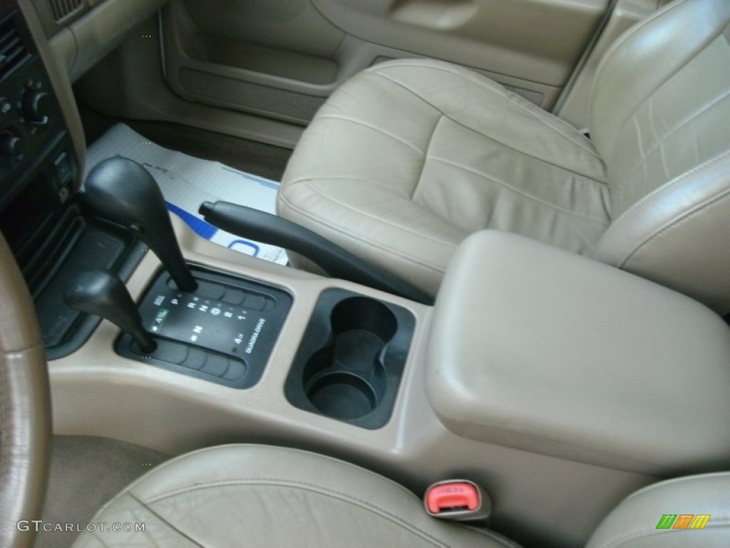 2004 Grand Cherokee Limited 4x4 - Stone White / Taupe photo #11
