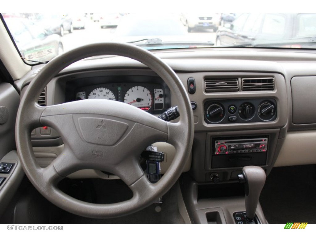 2003 Mitsubishi Montero Sport LS Dashboard Photos