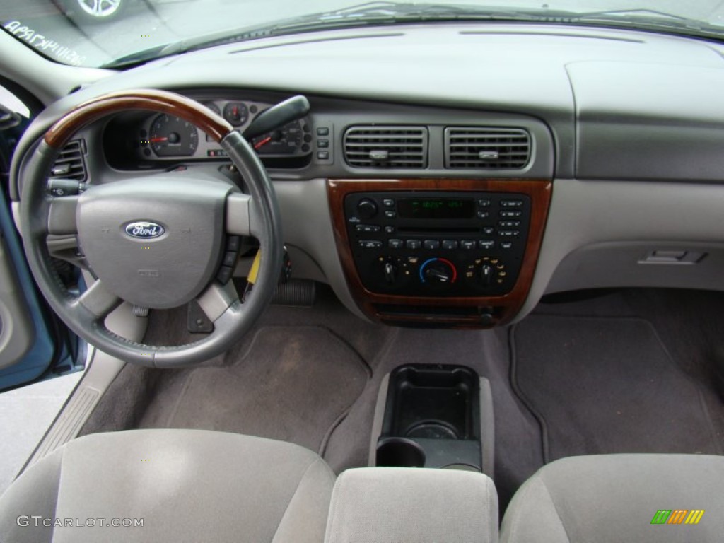 2005 Ford Taurus SEL Dashboard Photos