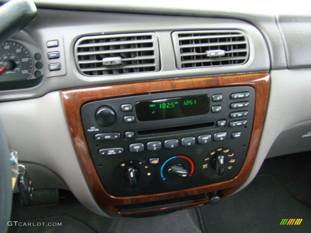 2005 Ford Taurus SEL Controls Photos