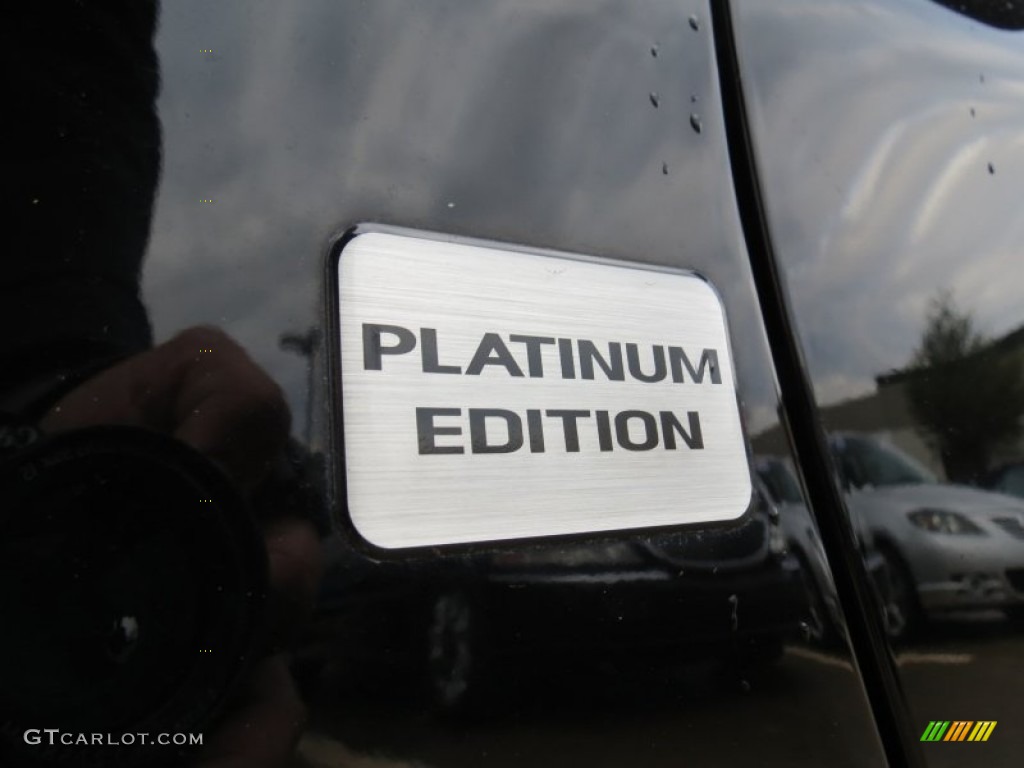 2005 Mercury Sable LS Sedan Marks and Logos Photos