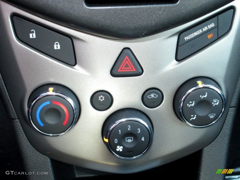 2013 Chevrolet Sonic LT Hatch Controls Photo #74422669