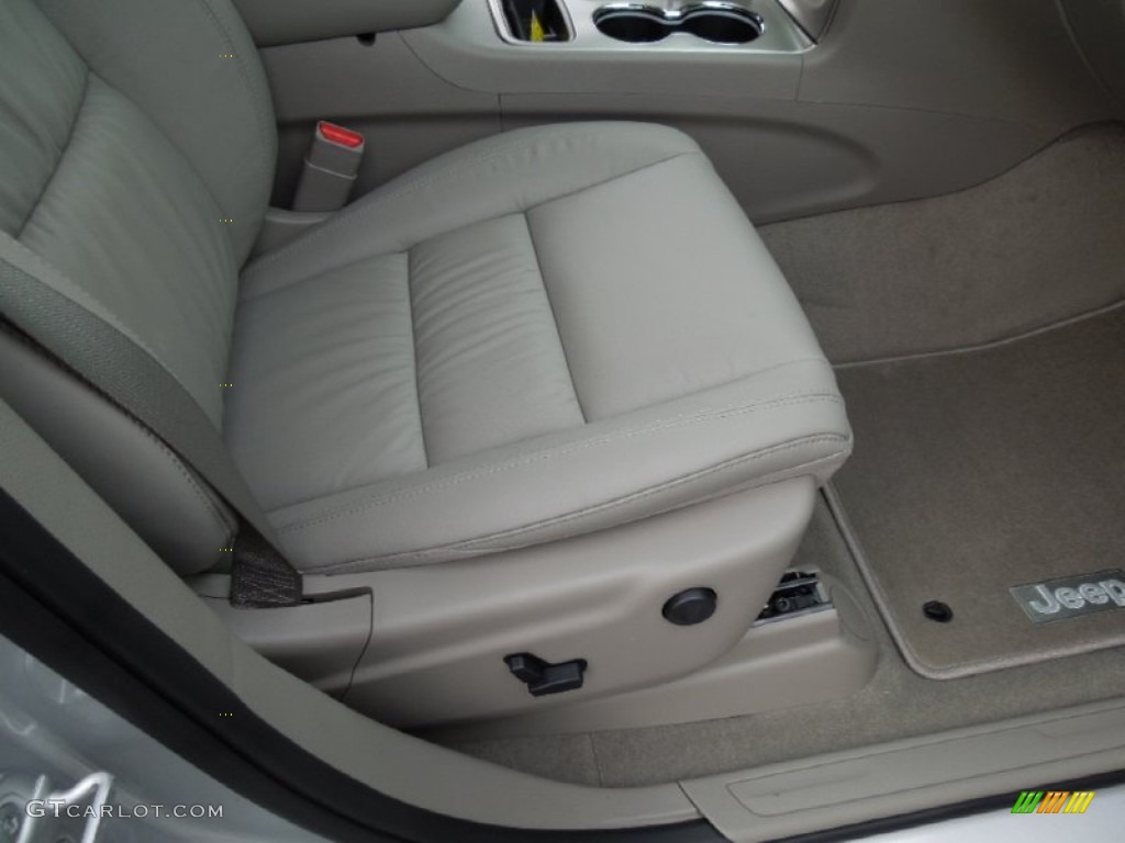 2013 Grand Cherokee Laredo 4x4 - Bright Silver Metallic / Dark Graystone/Medium Graystone photo #20