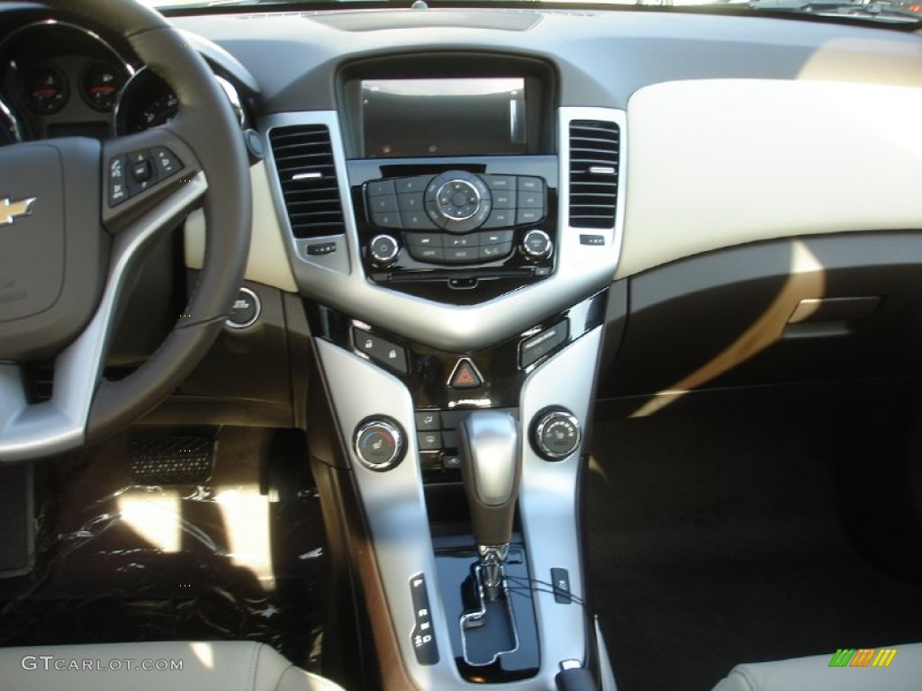2013 Cruze LT/RS - Summit White / Cocoa/Light Neutral photo #4