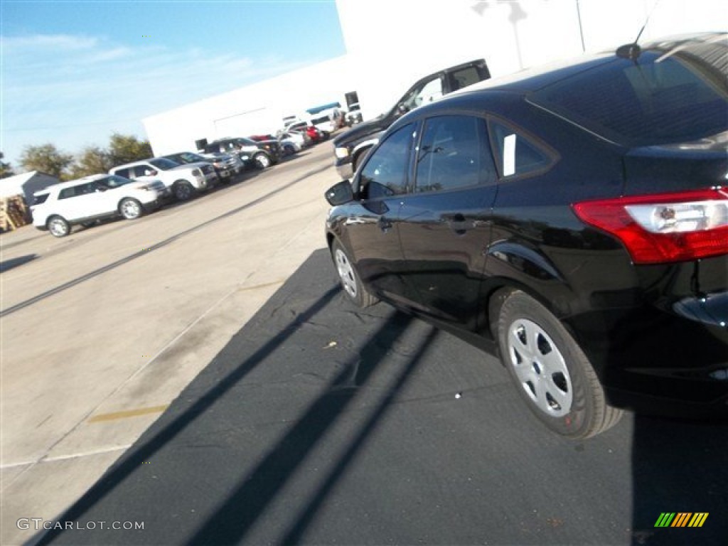 2013 Focus S Sedan - Tuxedo Black / Charcoal Black photo #4