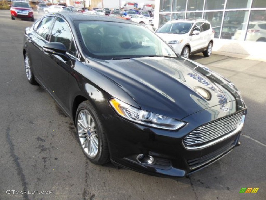 2013 Fusion SE 2.0 EcoBoost - Tuxedo Black Metallic / Charcoal Black photo #2