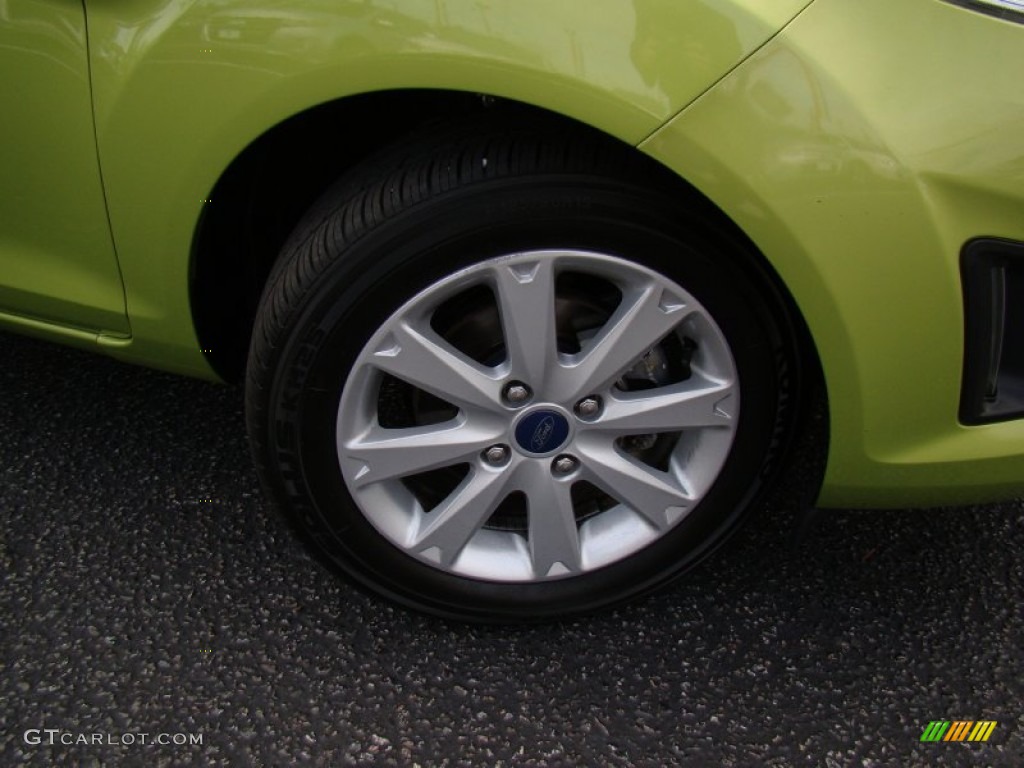 2011 Fiesta SE Sedan - Lime Squeeze Metallic / Light Stone/Charcoal Black Cloth photo #27
