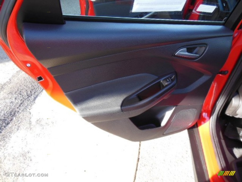 2012 Focus SEL 5-Door - Race Red / Charcoal Black photo #14