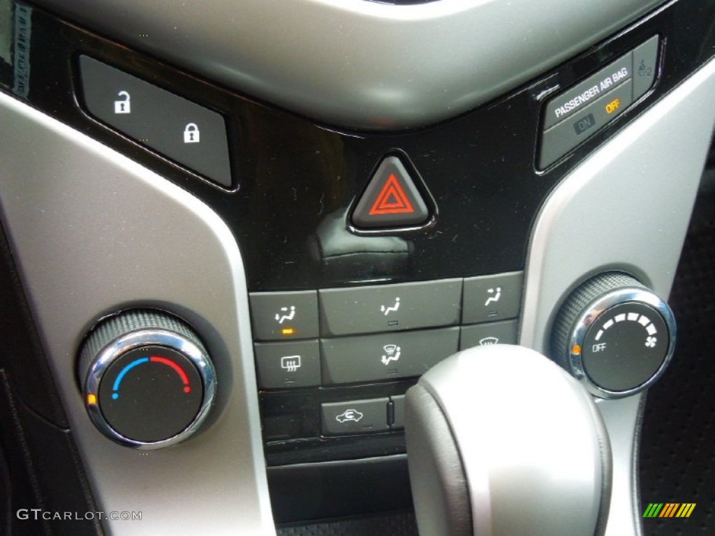 2013 Chevrolet Cruze LT/RS Controls Photo #74457743