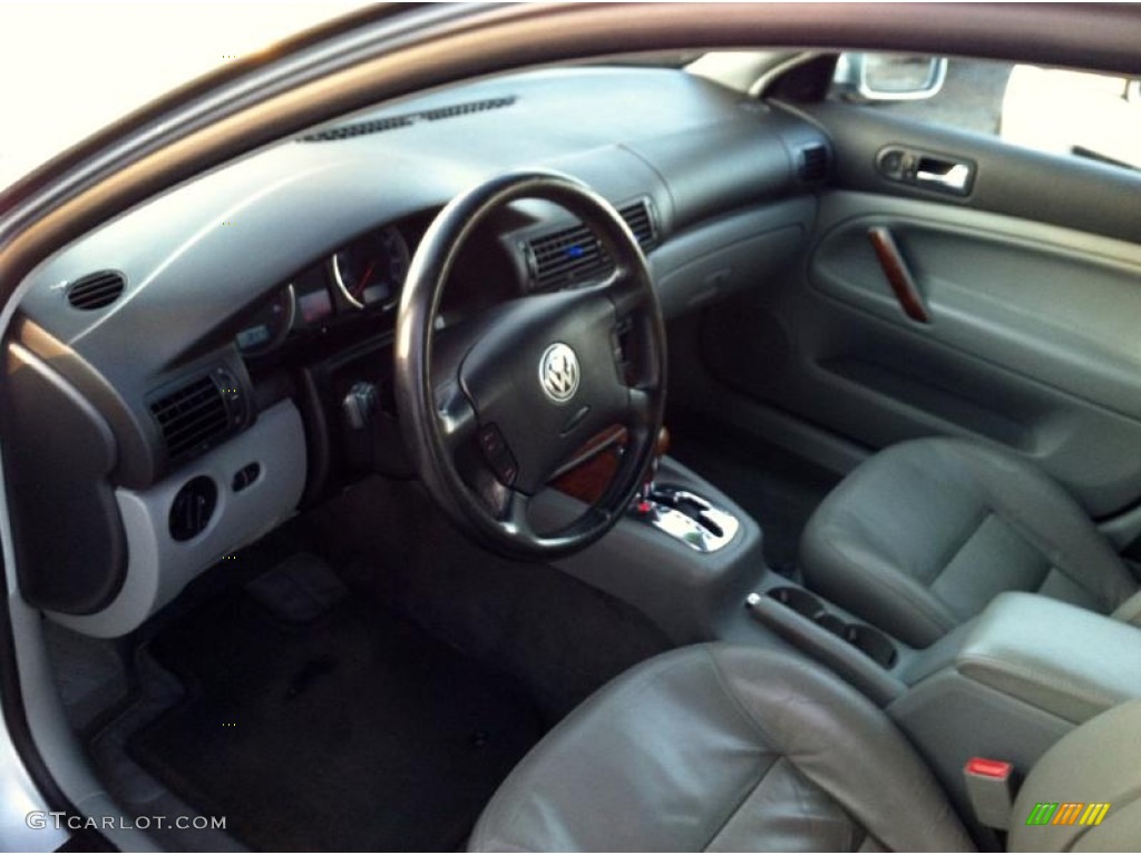 Grey Interior 2002 Volkswagen Passat GLS V6 Sedan Photo #74458017