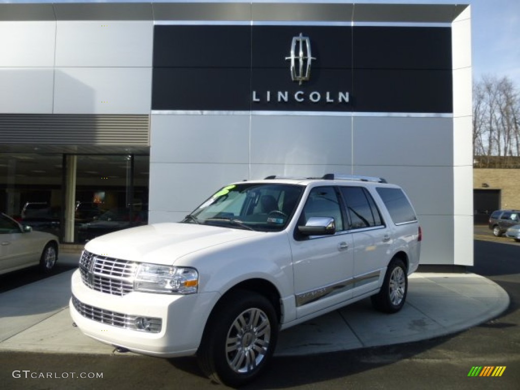 White Platinum Metallic Tri-Coat Lincoln Navigator
