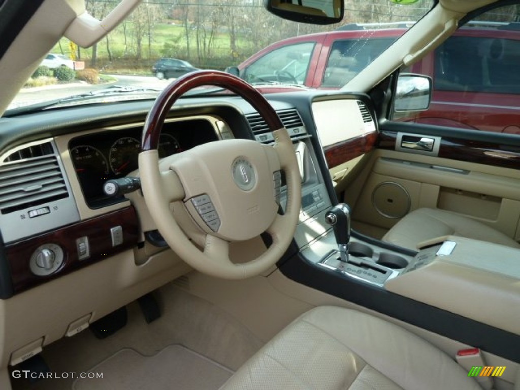 2005 Navigator Luxury 4x4 - Cashmere Tri Coat / Camel photo #15