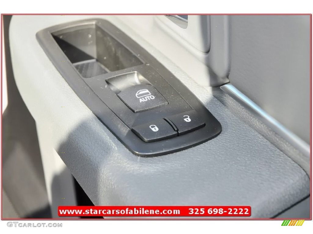 2013 1500 SLT Crew Cab 4x4 - Bright Silver Metallic / Black/Diesel Gray photo #25