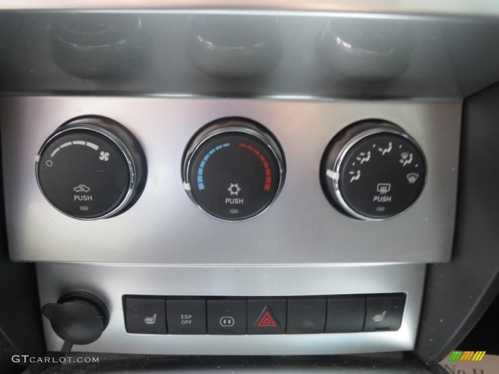 2009 Dodge Nitro R/T Controls Photo #74474465