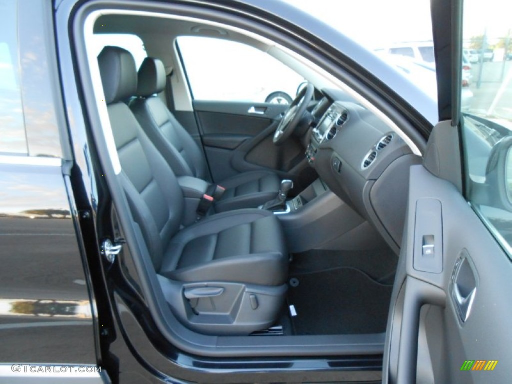 Black Interior 2013 Volkswagen Tiguan SE Photo #74476964