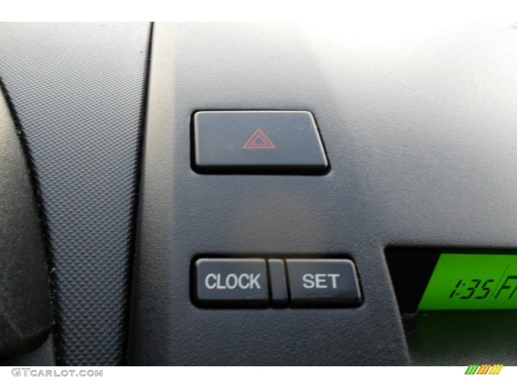 2006 MAZDA5 Touring - Whitewater Pearl / Black photo #35