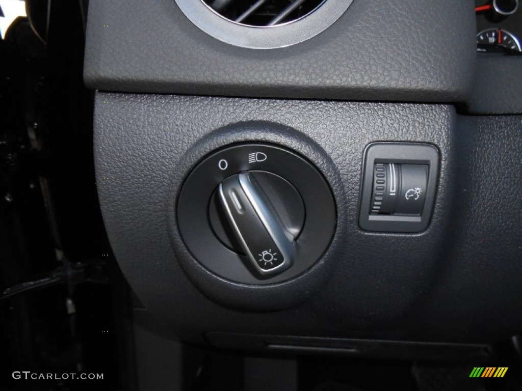 2012 Tiguan S 4Motion - Deep Black Metallic / Black photo #19