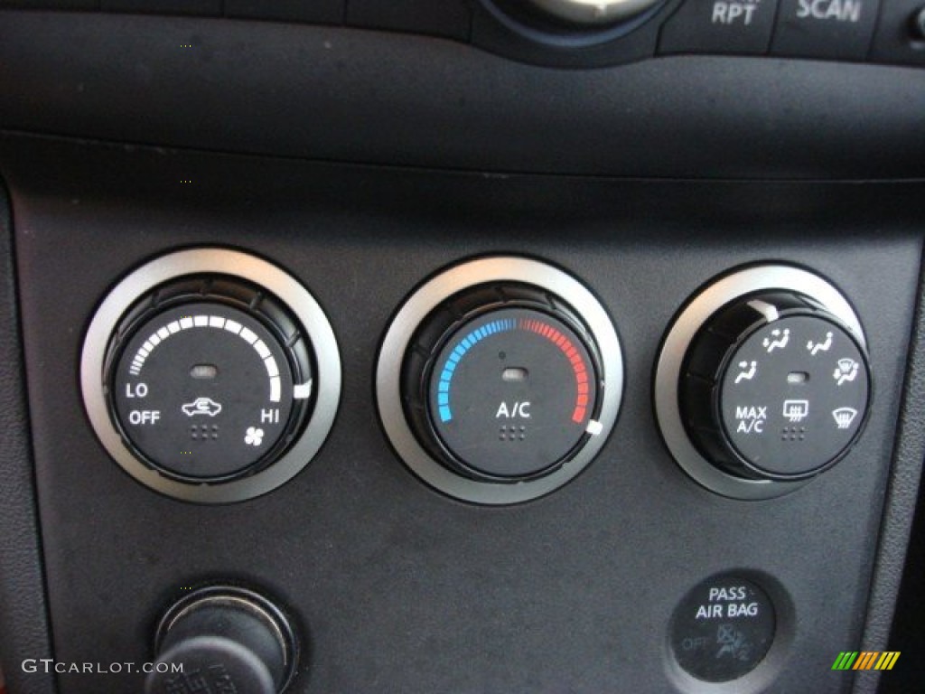 2009 Nissan Rogue SL AWD Controls Photos
