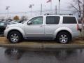Silver Lightning - Pathfinder SE 4x4 Photo No. 4