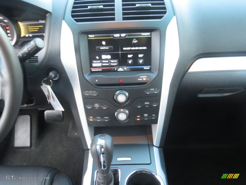 2013 Ford Explorer XLT Controls Photo #74481866