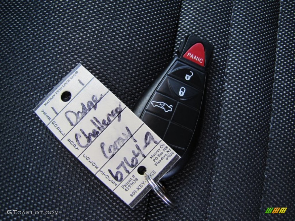 2011 Dodge Challenger R/T Keys Photos