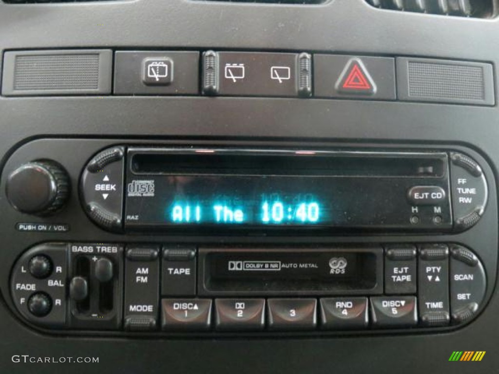 2003 Chrysler Town & Country LX Audio System Photos