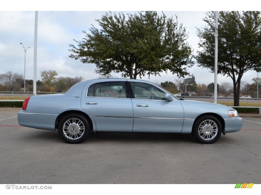 Light Ice Blue Metallic 2008 Lincoln Town Car Signature Limited Exterior Photo #74492474