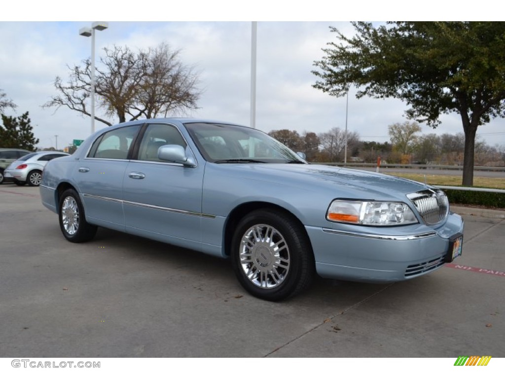 Light Ice Blue Metallic 2008 Lincoln Town Car Signature Limited Exterior Photo #74492489