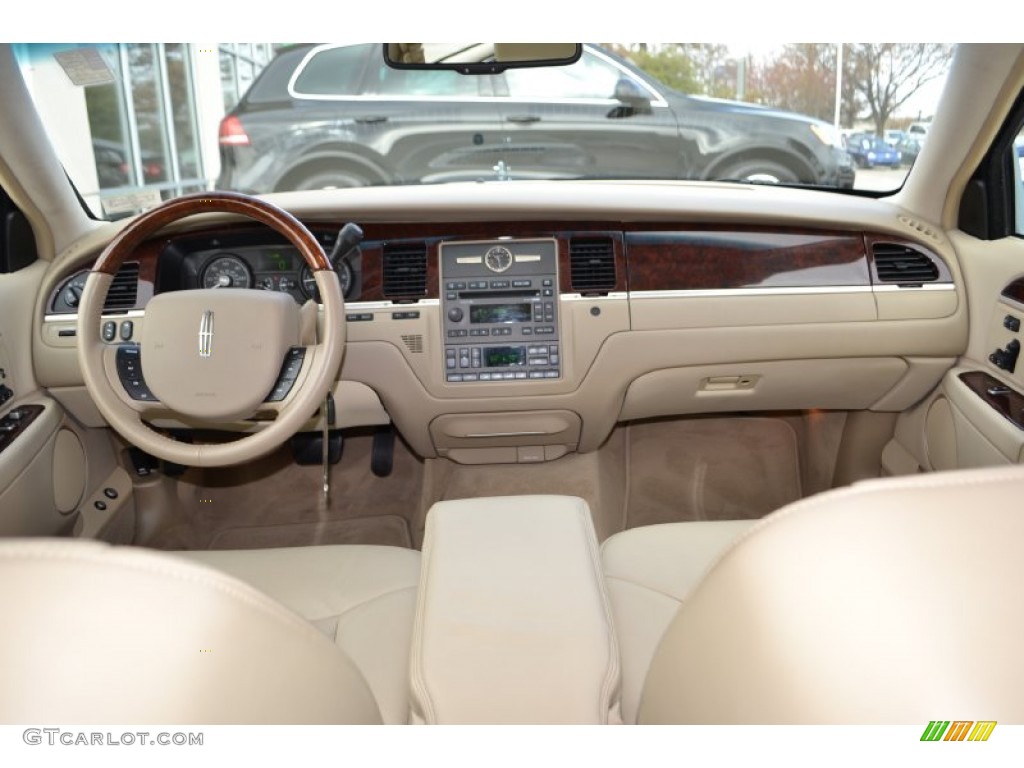 2008 Lincoln Town Car Signature Limited Light Camel Dashboard Photo #74492624