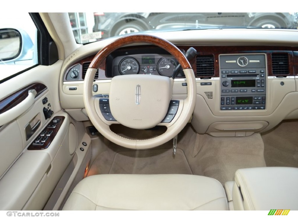 2008 Lincoln Town Car Signature Limited Light Camel Dashboard Photo #74492648