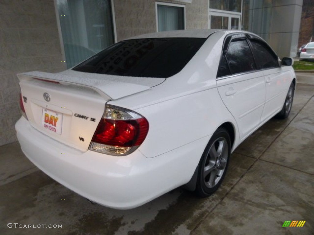 2006 Camry SE - Super White / Taupe photo #2