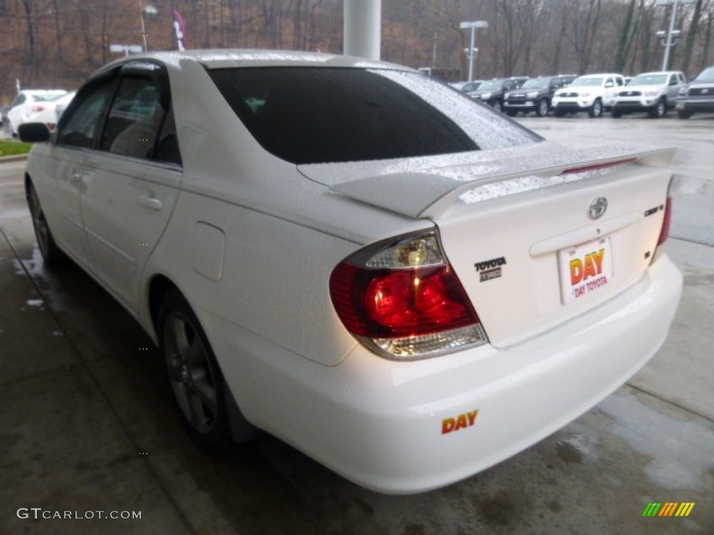 2006 Camry SE - Super White / Taupe photo #4