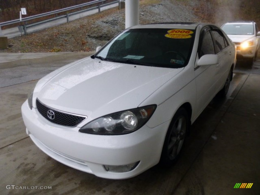 2006 Camry SE - Super White / Taupe photo #5