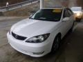 Super White - Camry SE Photo No. 5