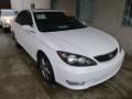 Super White - Camry SE Photo No. 7
