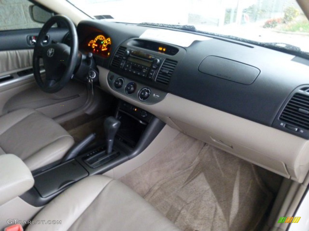 2006 Camry SE - Super White / Taupe photo #10