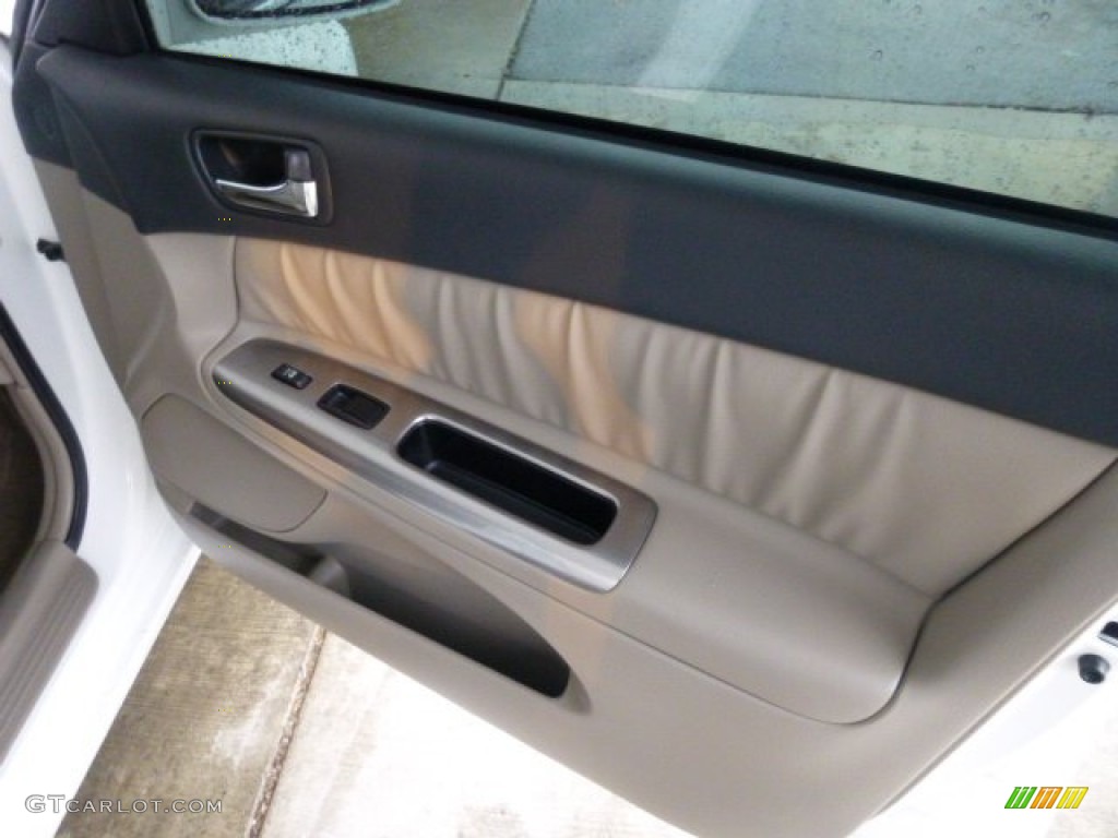 2006 Camry SE - Super White / Taupe photo #11