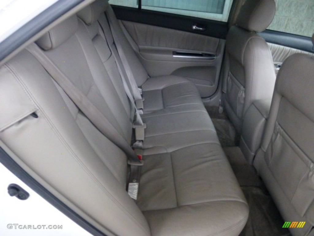 2006 Camry SE - Super White / Taupe photo #12