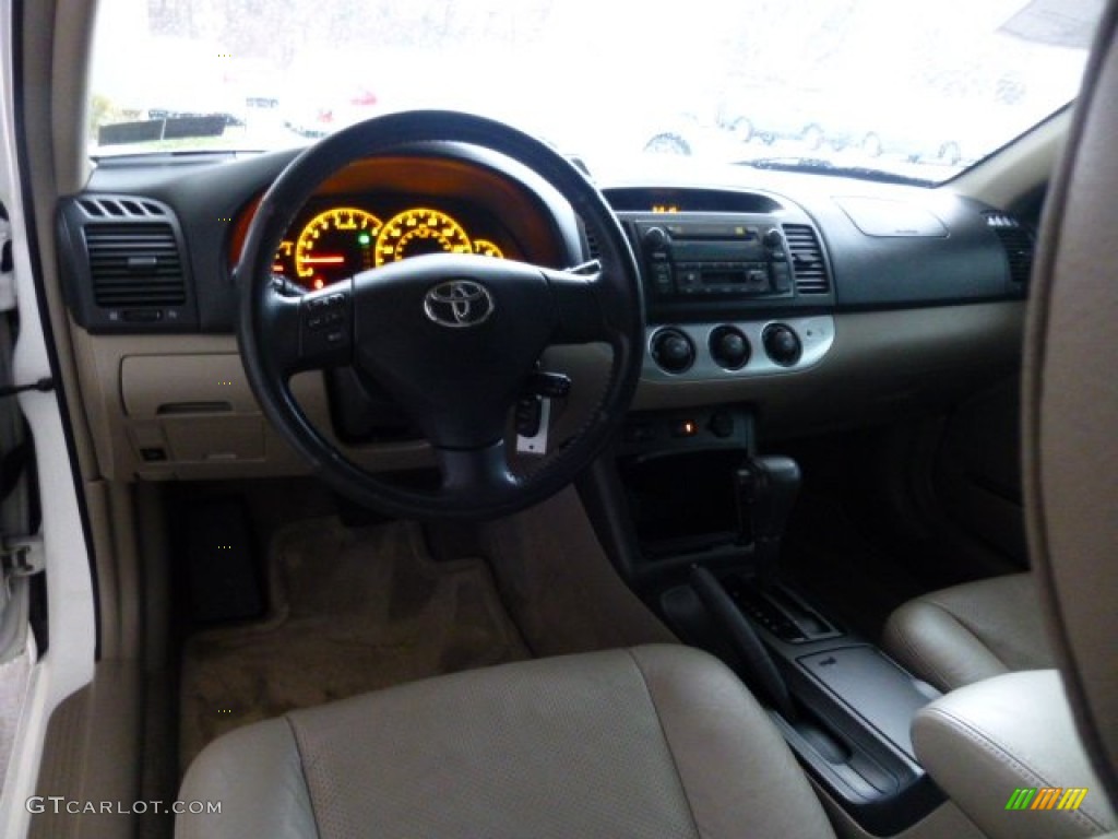 2006 Camry SE - Super White / Taupe photo #15