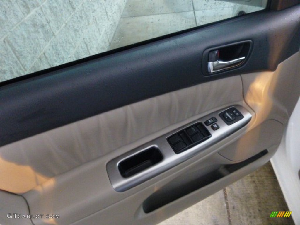 2006 Camry SE - Super White / Taupe photo #16